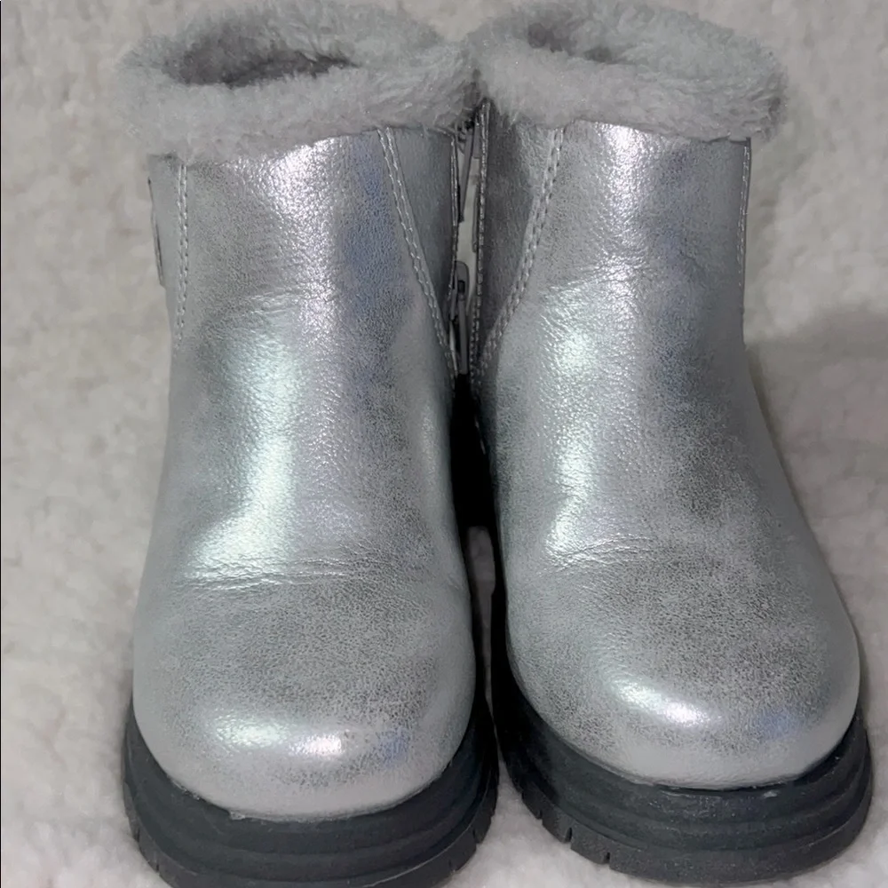 OshKosh B'gosh Silver‎ Kids Boots